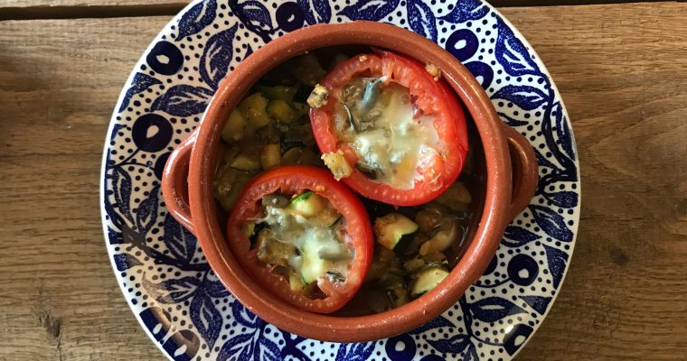 Gevulde tomaat met courgette, aubergine en gorgonzola