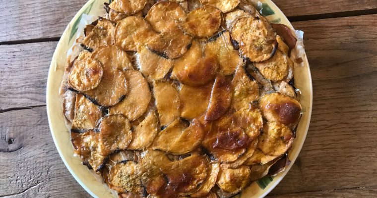 Zoete aardappel met rode bietjes taart