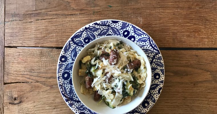 Pasta met snijbiet en merguez worstjes