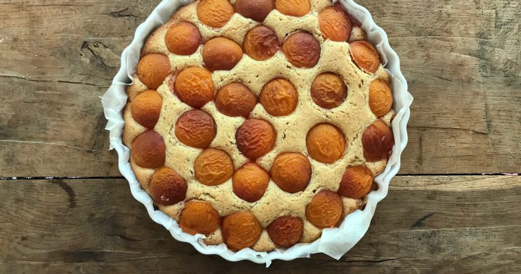 Abrikozentaart met hazelnootmeel