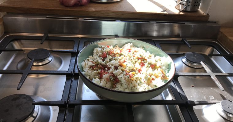 Gebakken rijst met munt en granaatappel en olijvensalsa van Ottolenghi