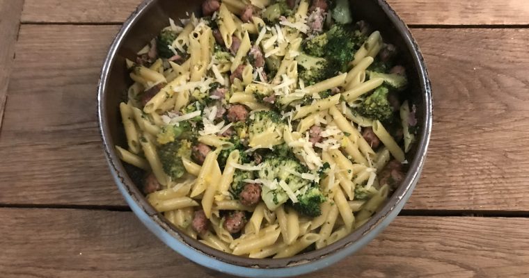 Pasta chipolataworstjes en broccoli