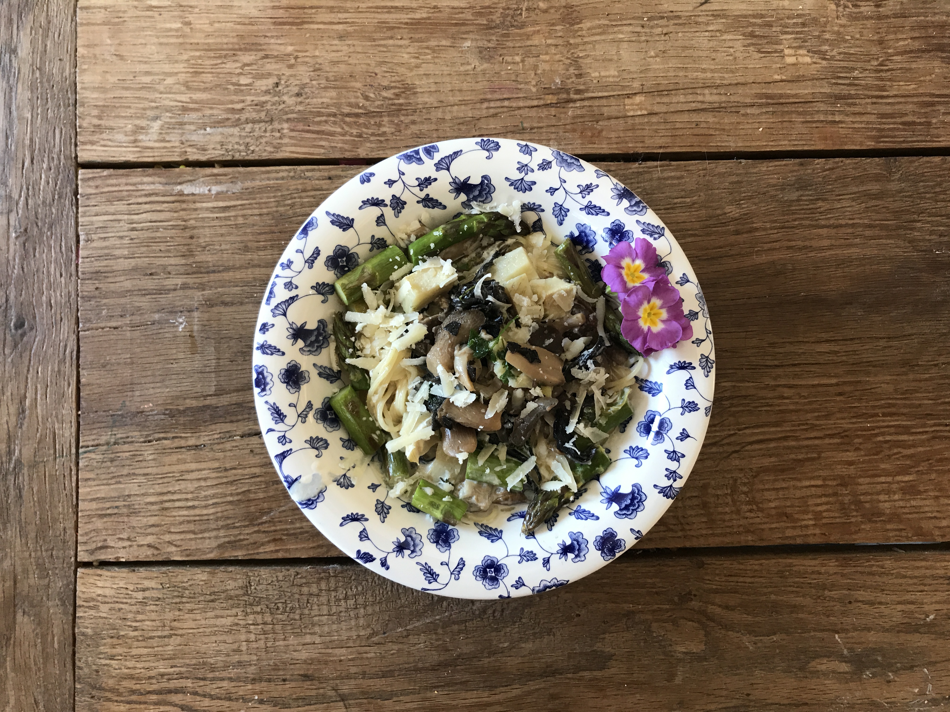 pasta 3 seizoenen groene asperges paddenstoelen en artisjok